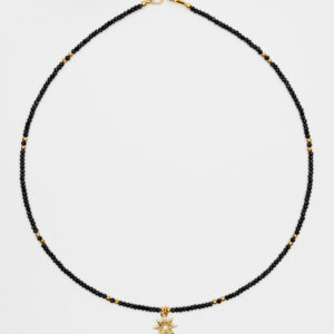 Naszyjnik z czarnym spinelem i zawieszką gwiazdką