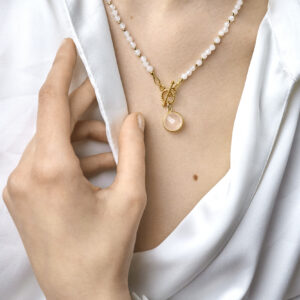 Naszyjnik z kwarcem różowym na zapięcie kółko patyk